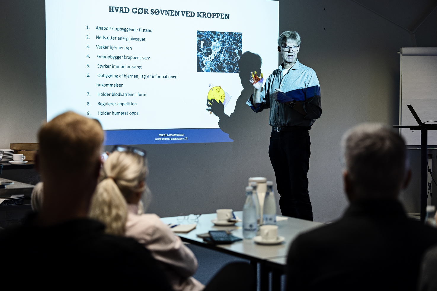 Hos Favrskov Forsyning har en sundheds-screening vist, at mange ansatte har problemer med at få nok søvn. Derfor brugte de Danmarks Mentale Sundhedsdag sammen med en søvnekspert, for at få større viden om søvn og søvnforstyrrelser, og om hvordan søvn indvirker på den mentale sundhed. 